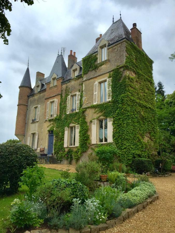 France Petit Chateau Loué Buitenkant foto